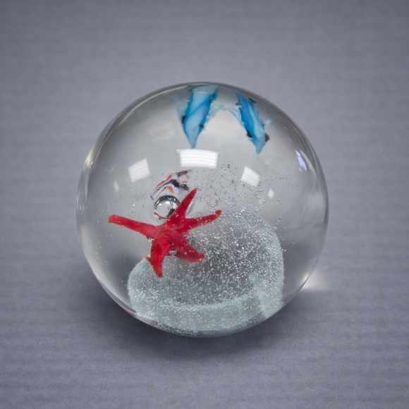 Glass Sphere with Starfish and Dolphins - Picture 3 of 3